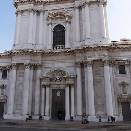 Piazza Duomo Cathedral View Apartment Brescia