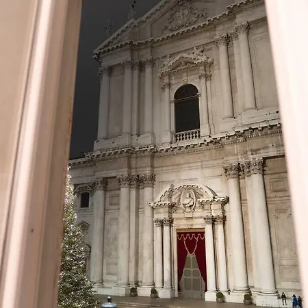 Piazza Duomo Cathedral View Appartement