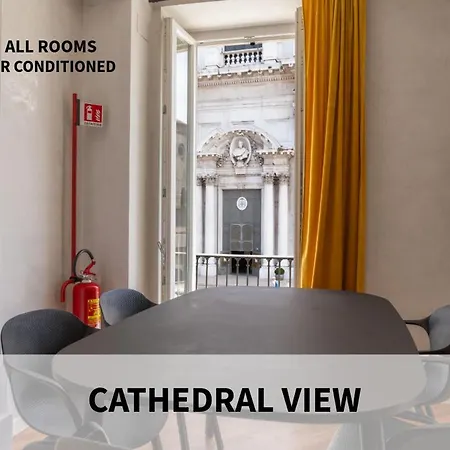 Piazza Duomo Cathedral View Apartment *