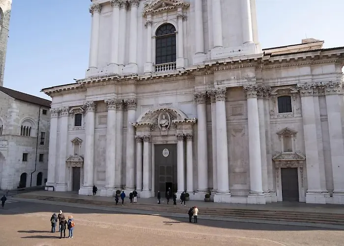 Piazza Duomo Cathedral View