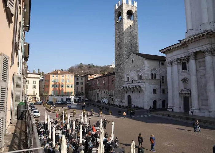 Piazza Duomo Cathedral View