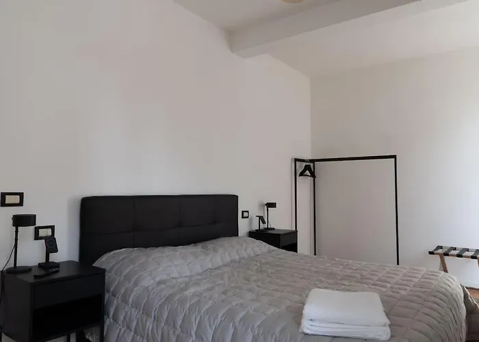 Piazza Duomo Cathedral View