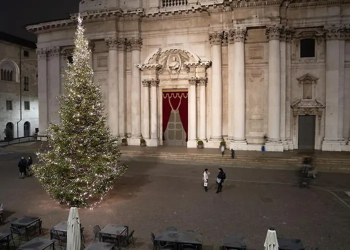 Piazza Duomo Cathedral View *